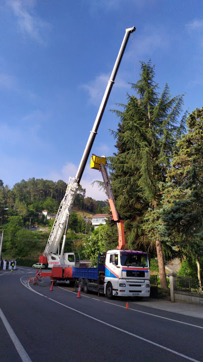 camión grua en carretera